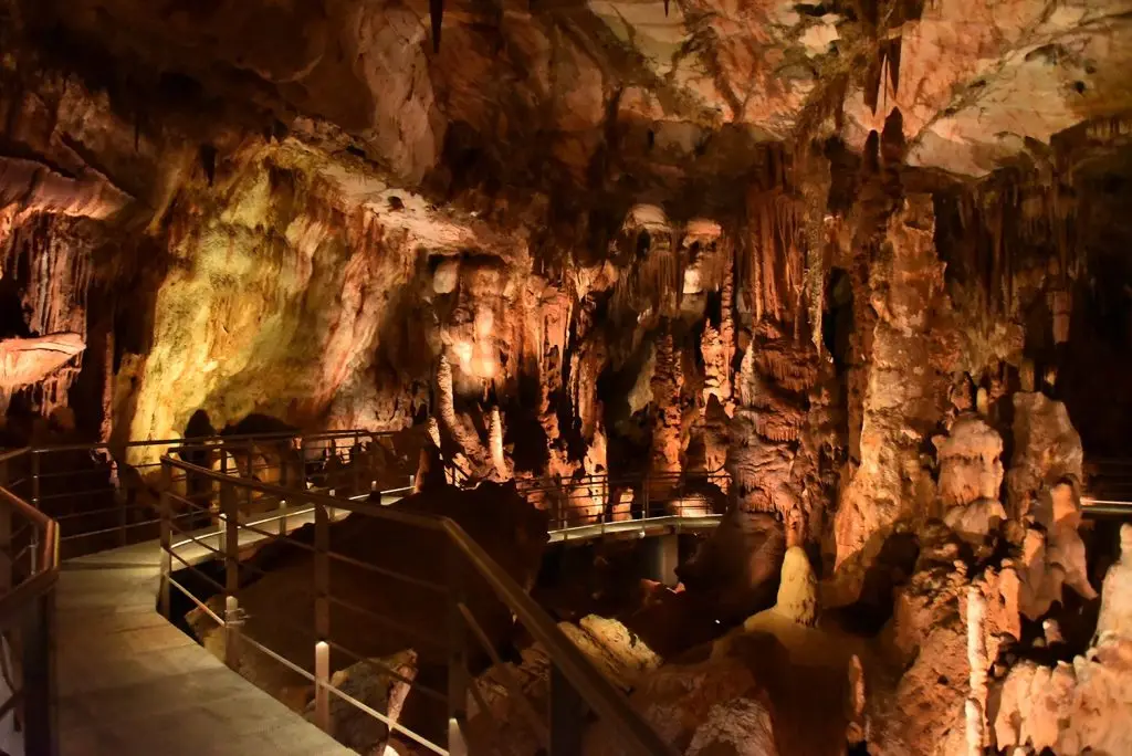 Σπήλαιο Πετραλώνων