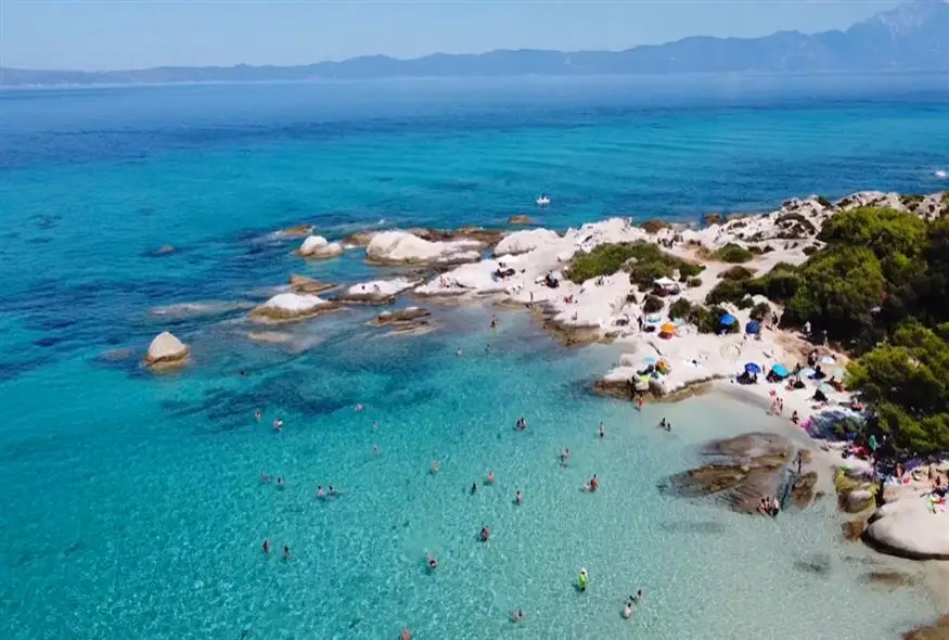 Καβουρότρυπες: Η Πιο Εξωτική Παραλία της Σιθωνίας