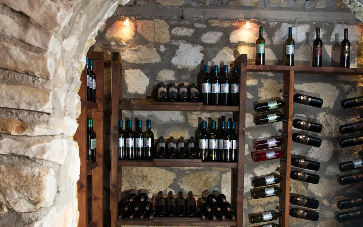 Athos Restaurant Bar