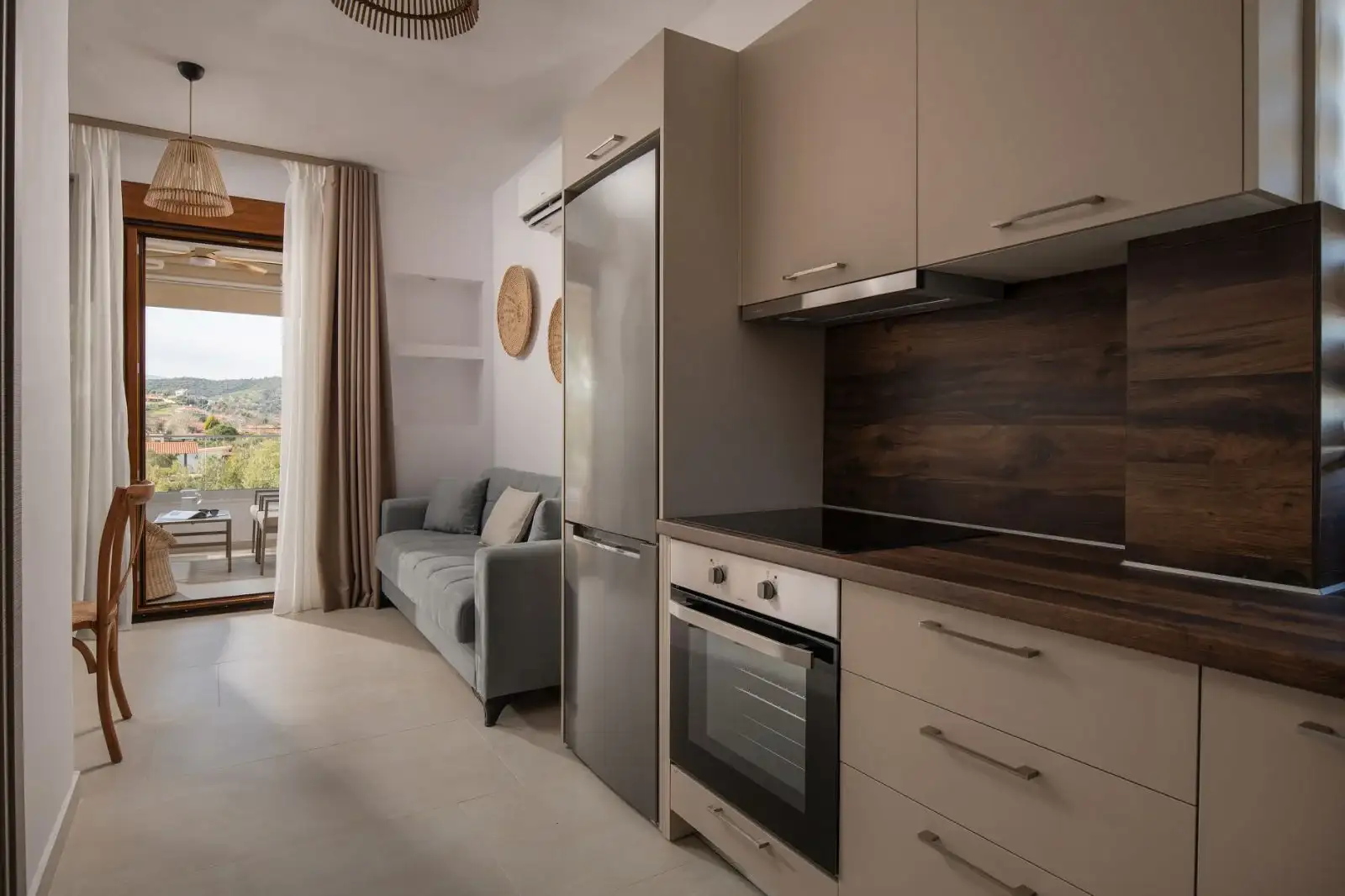 Alinas House, Trani Ammouda