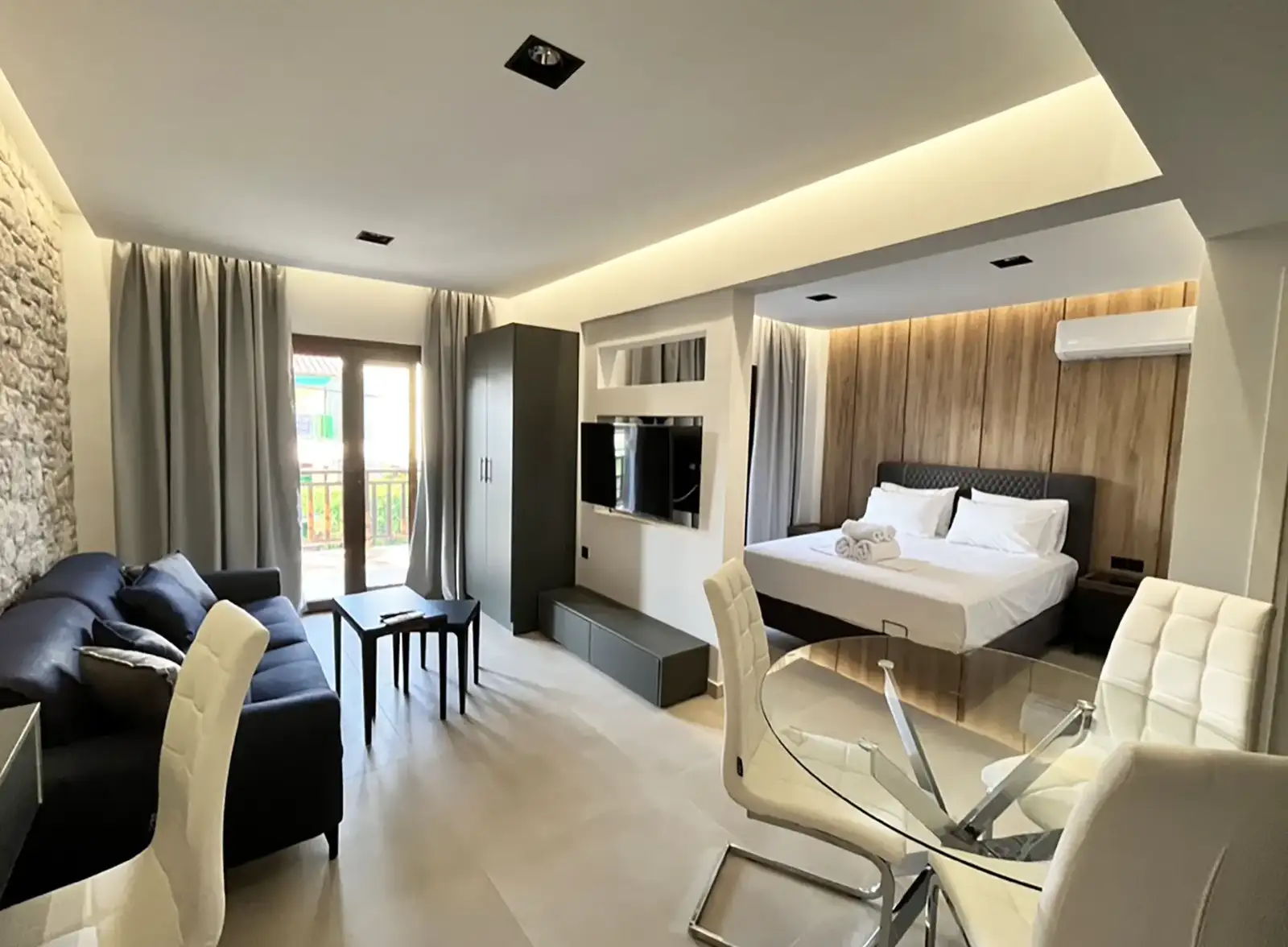 InLofts Studios, Afytos