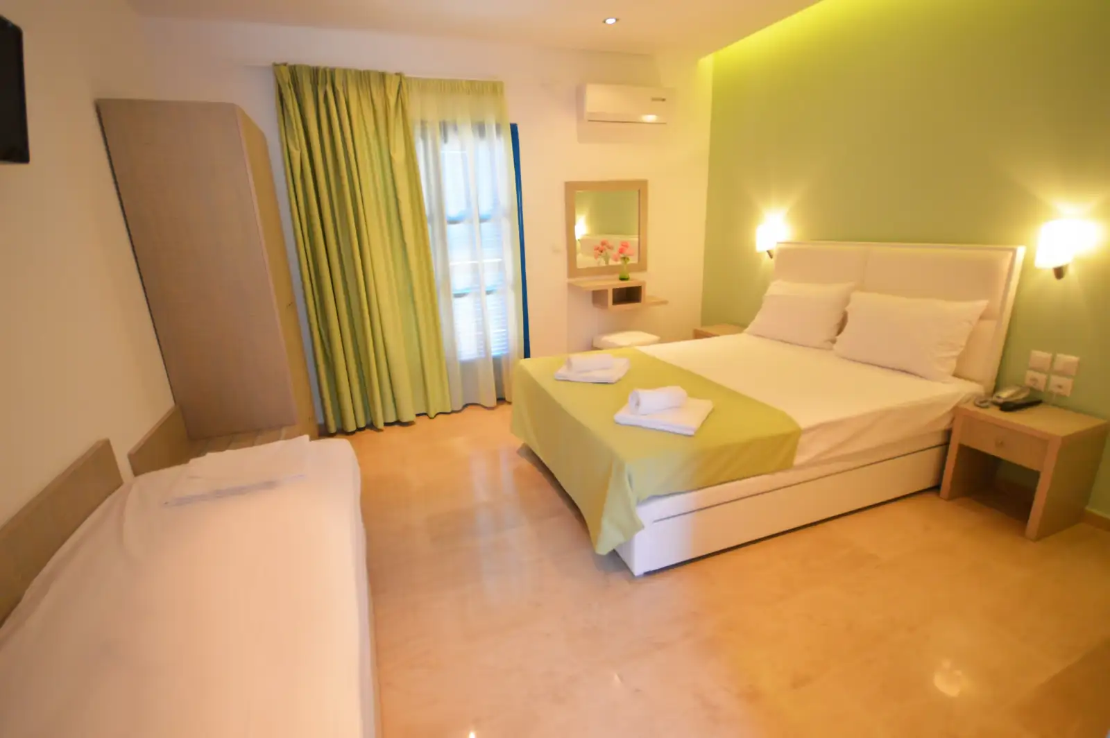 hotel paraktio